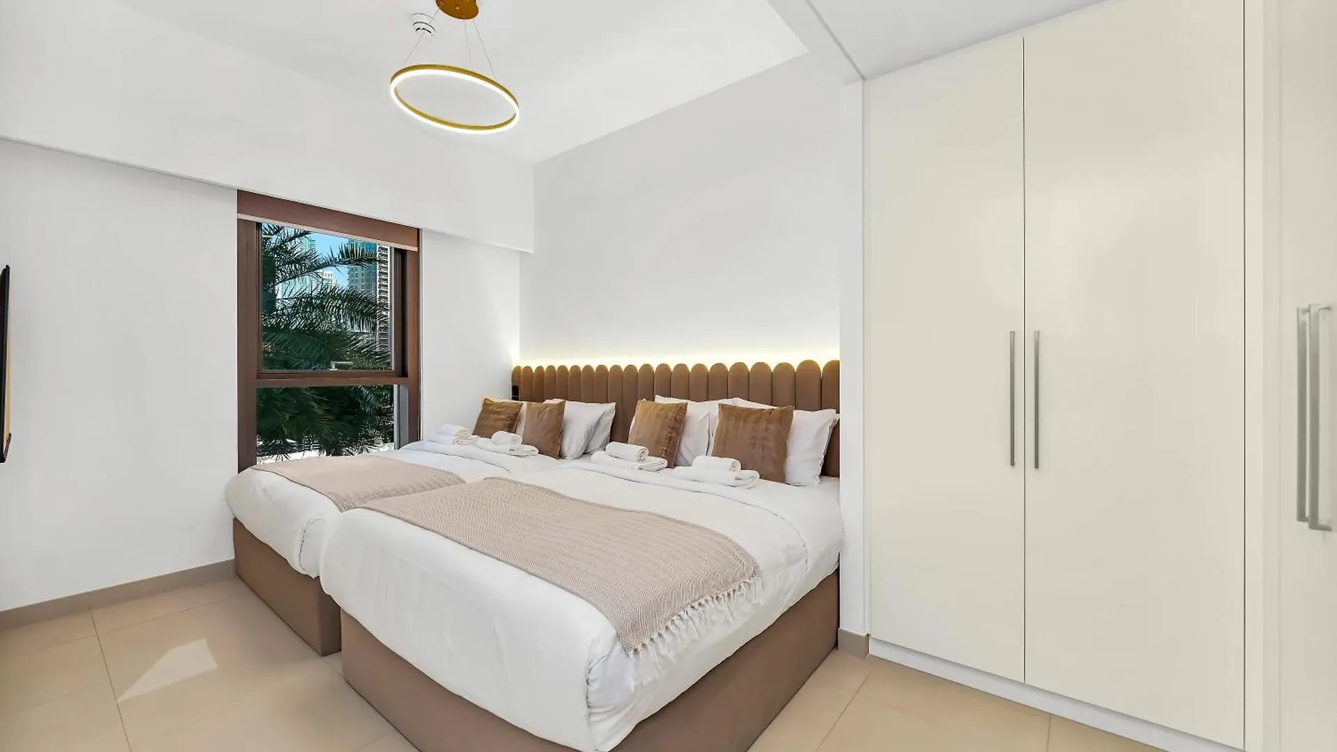 Luxury Downtown Dubai Apartment - 5 Mins Walk To Burj, Opera, Dubai Mall, Sleep 1-10