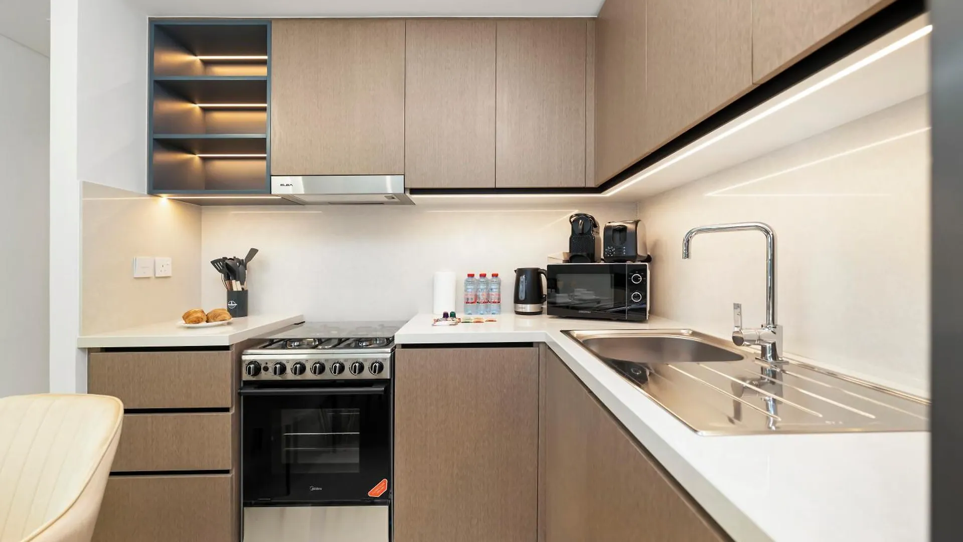 Luxury Downtown Dubai Apartment - 5 Mins Walk To Burj, Opera, Dubai Mall, Sleep 1-10 0*,