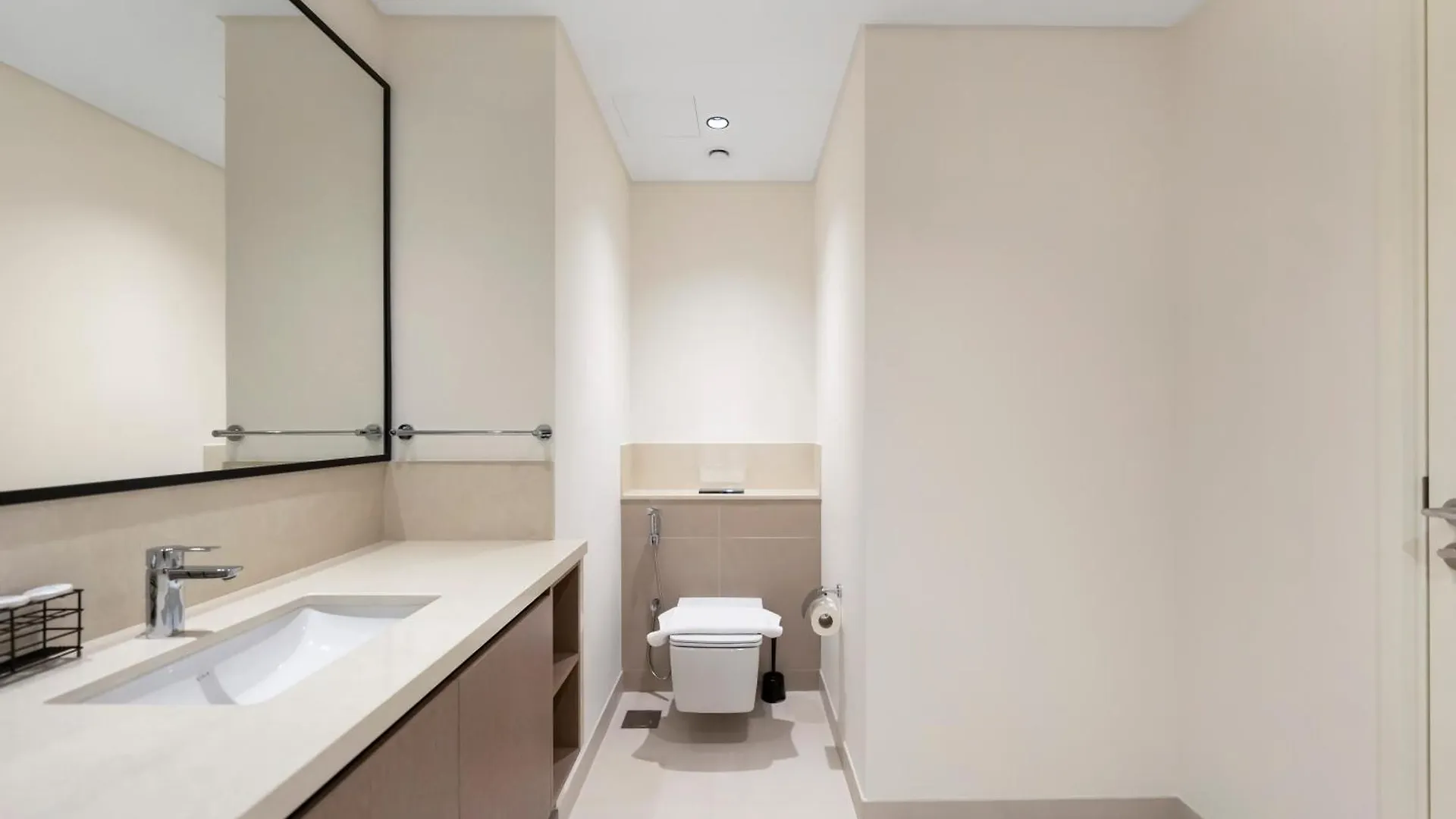 Luxury Downtown Dubai Apartment - 5 Mins Walk To Burj, Opera, Dubai Mall, Sleep 1-10