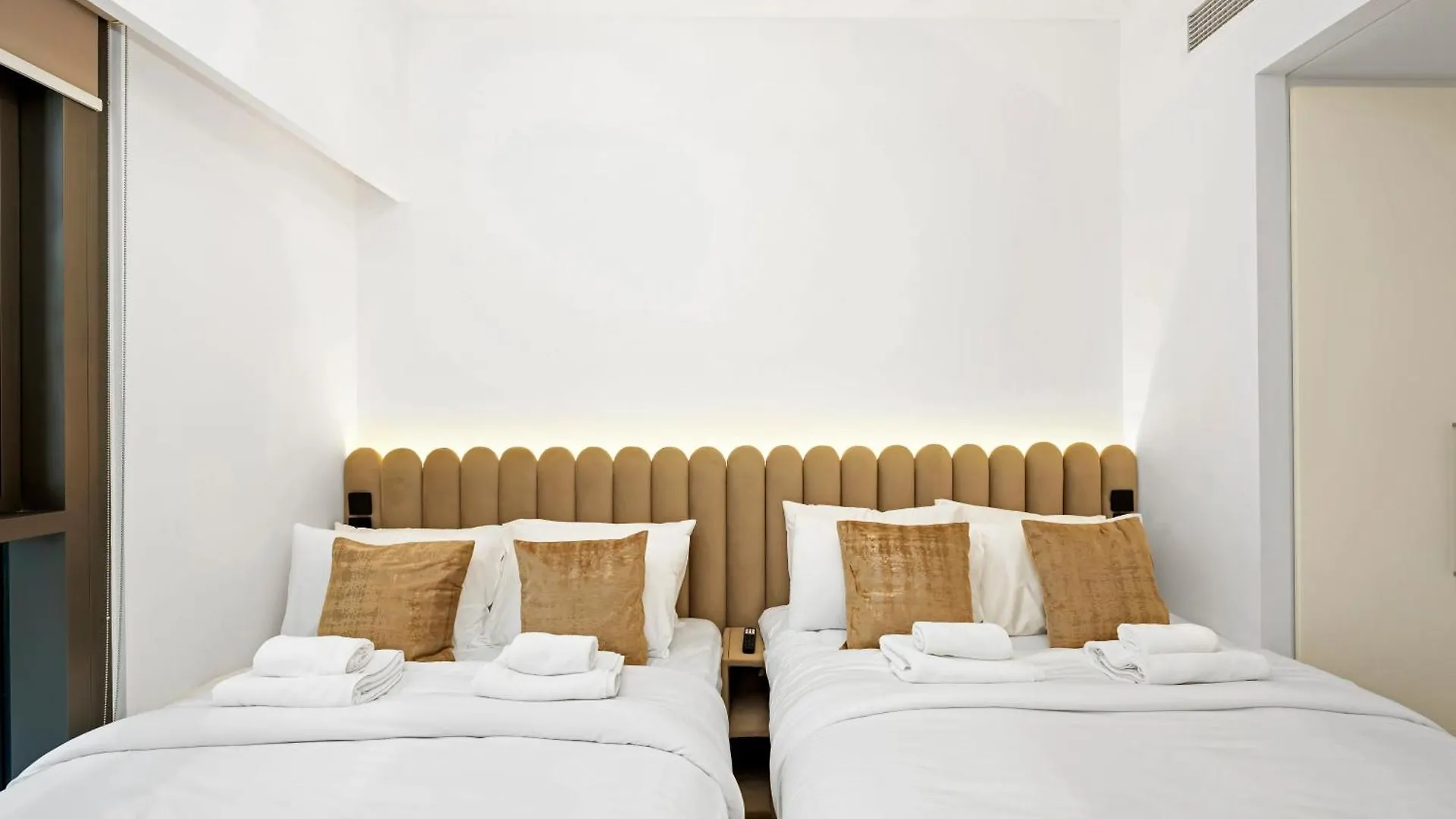 Luxury Downtown Dubai Apartment - 5 Mins Walk To Burj, Opera, Dubai Mall, Sleep 1-10