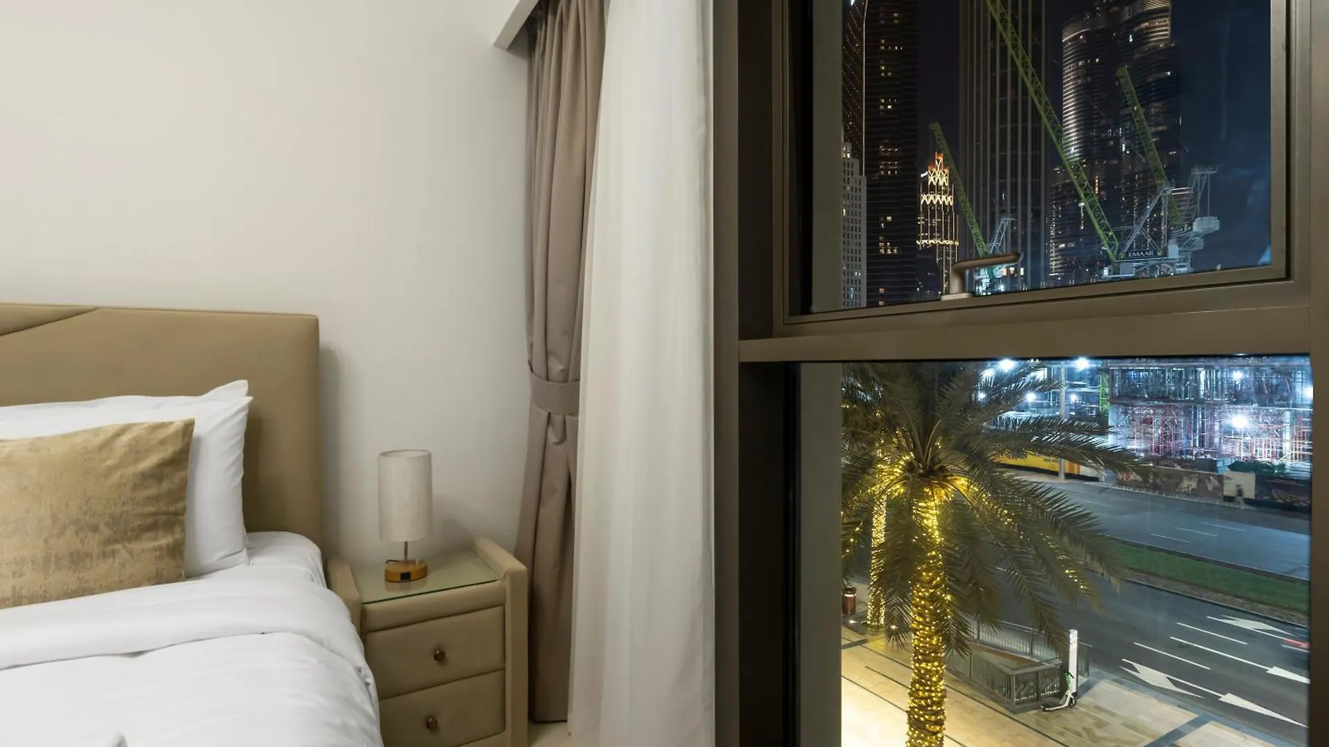 Luxury Downtown Dubai Apartment - 5 Mins Walk To Burj, Opera, Dubai Mall, Sleep 1-10 0*,