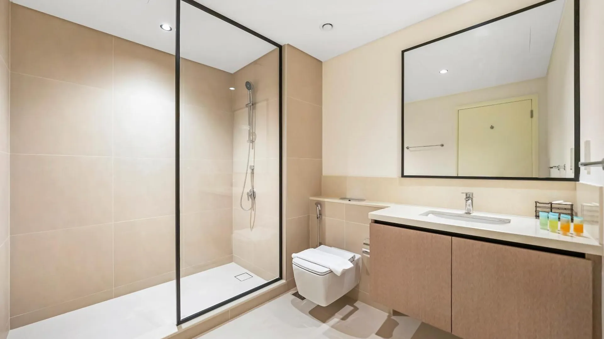 Luxury Downtown Dubai Apartment - 5 Mins Walk To Burj, Opera, Dubai Mall, Sleep 1-10