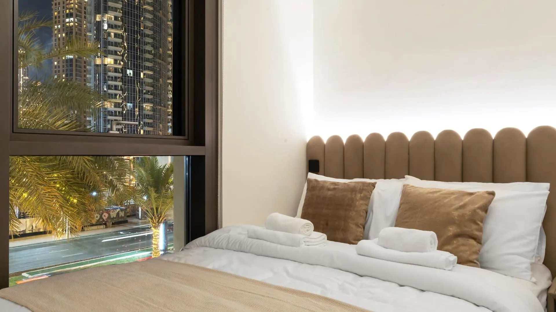 Luxury Downtown Dubai Apartment - 5 Mins Walk To Burj, Opera, Dubai Mall, Sleep 1-10 0*,  阿拉伯联合酋长国